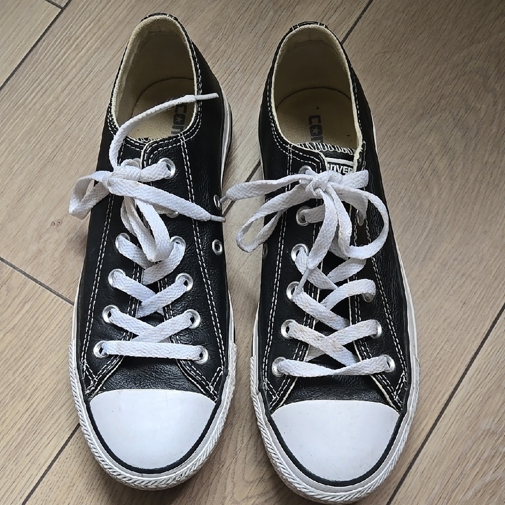CONVERSE Black and White Leather Low-Top Sneakers Sz Wo's 8 Men's 6